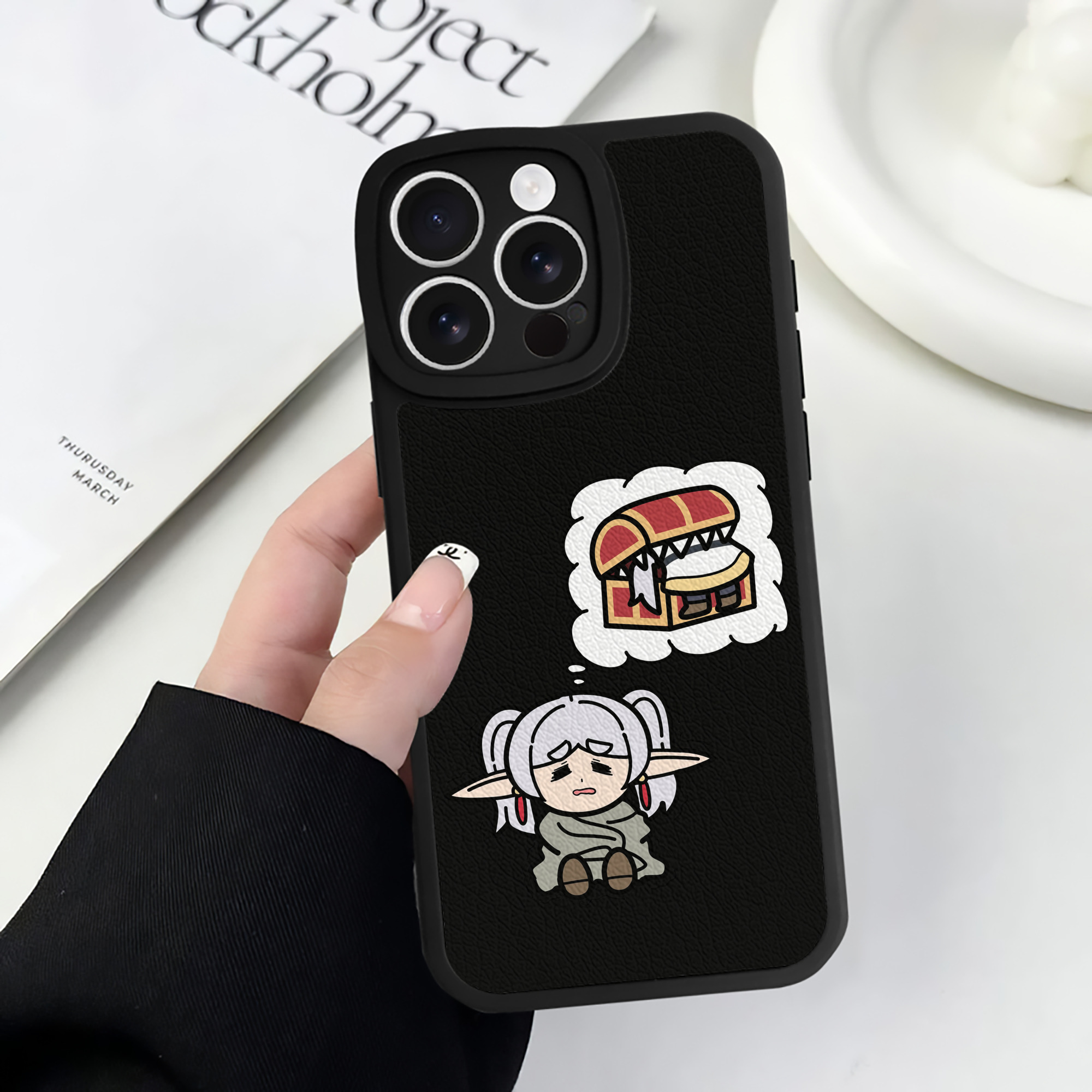 （画像用） 葬送のフリーレン Frieren 【iPhone 16シリーズ対応】シリコンスマホケース（レザー調） 材質：シリコン